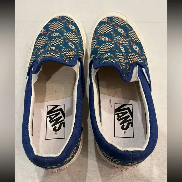 Vans Classic Slip-On 98- DX Anaheim Factory Collection. Blue and White floral