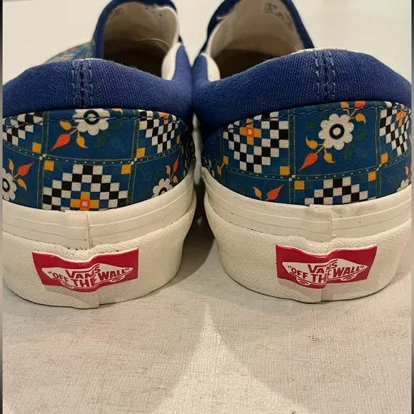 Vans Classic Slip-On 98- DX Anaheim Factory Collection. Blue and White floral
