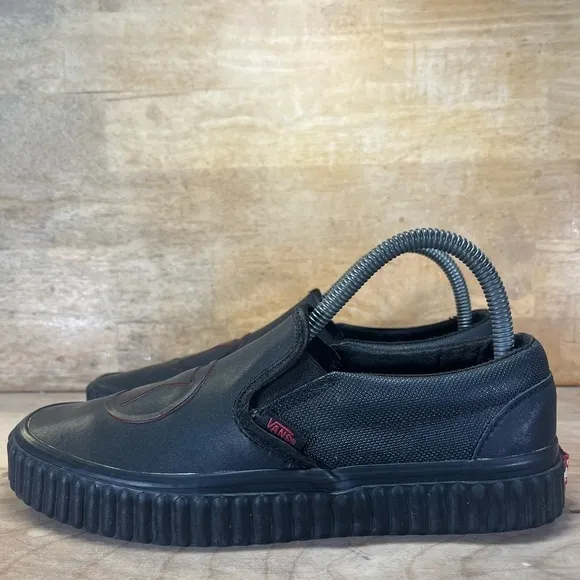 Vans Marvel Black Widow Womens Size 8 Slip On Shoes Sneakers Black Red