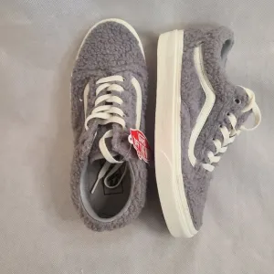 VANS Off The Wall Unisex Skateboard Shoes in Cozy Hug Drizzle