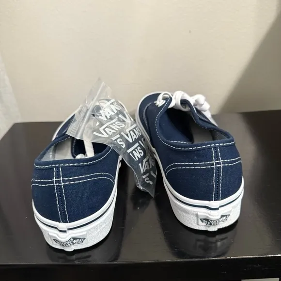Vans  Unisex Blue Size 6 Women’s  Size 4 Men’s