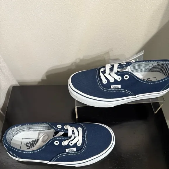 Vans  Unisex Blue Size 6 Women’s  Size 4 Men’s