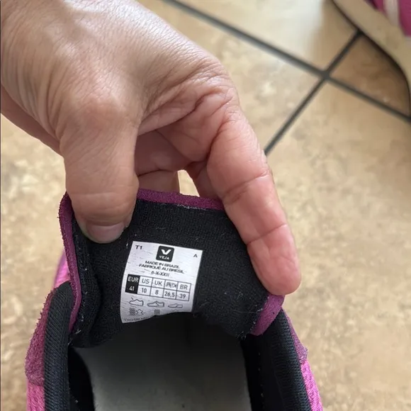 Veja Pink Sneakers Retro-Inspired Sustainable Design