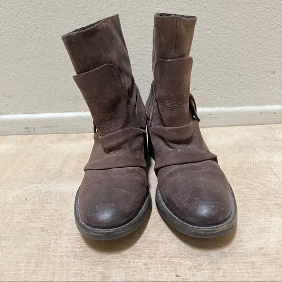 Vera Wang Lavender Label Boots Brown Size 6