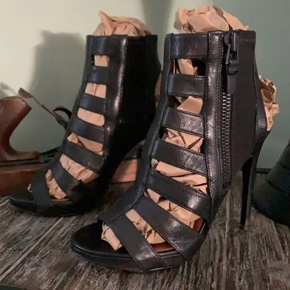 Via SPIGA Nya Black Leather Caged Bootie