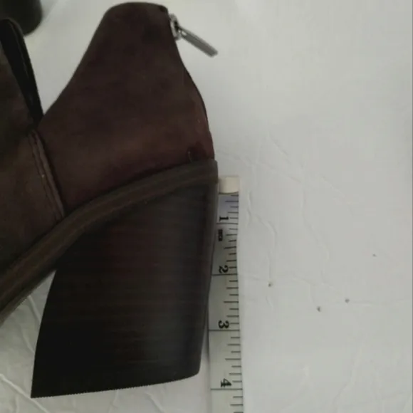 Vince Camuto Elegant Brown Suede Women's Ankle Boots Size 8M