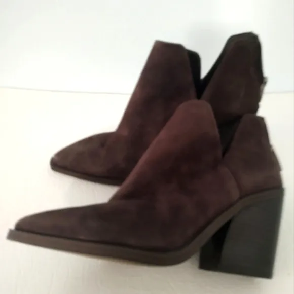 Vince Camuto Elegant Brown Suede Women's Ankle Boots Size 8M