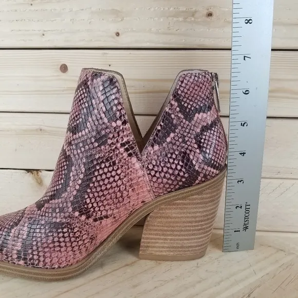 Vince Camuto GIGIETTA Leather Ankle Boot 6 US Western Biker Bootie Snakeskin NEW