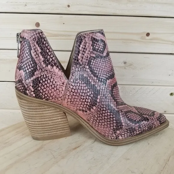 Vince Camuto GIGIETTA Leather Ankle Boot 6 US Western Biker Bootie Snakeskin NEW
