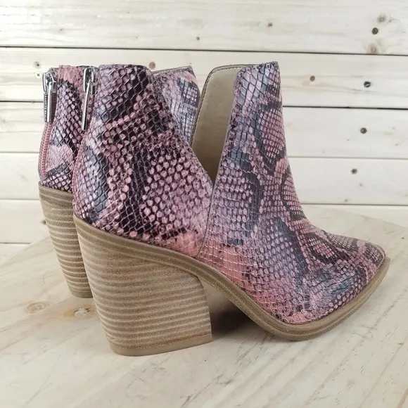 Vince Camuto GIGIETTA Leather Ankle Boot 6 US Western Biker Bootie Snakeskin NEW