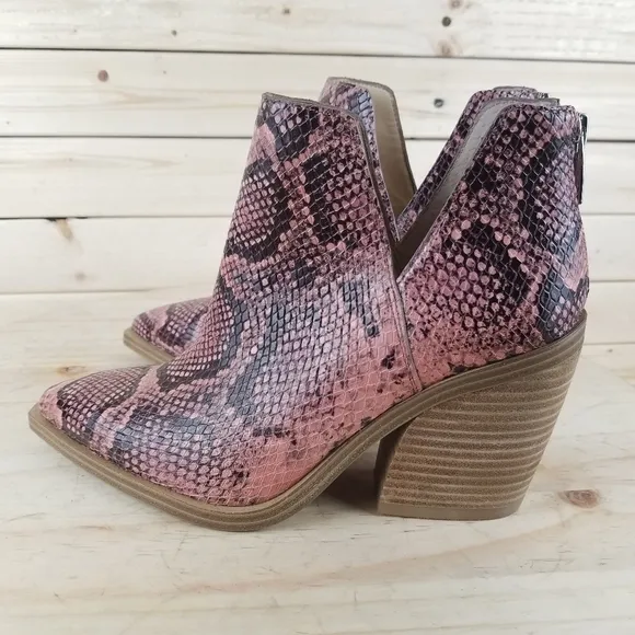 Vince Camuto GIGIETTA Leather Ankle Boot 6 US Western Biker Bootie Snakeskin NEW