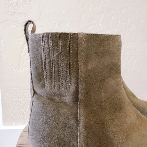 Vince Camuto Neframes Leather Suede Chelsea Ankle Boots Army Green Olive 6.5 NWT
