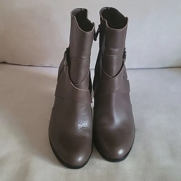 Vince Comuto  Connoly Belted Women's Leather Boots Size US 8M
