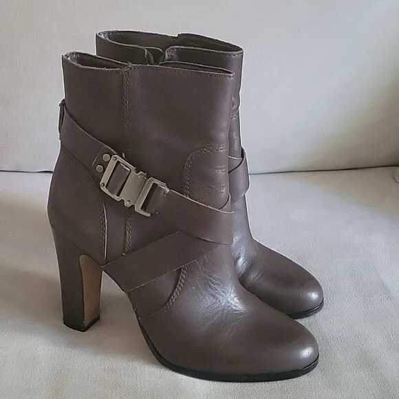 Vince Comuto  Connoly Belted Women's Leather Boots Size US 8M