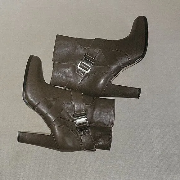 Vince Comuto  Connoly Belted Women's Leather Boots Size US 8M