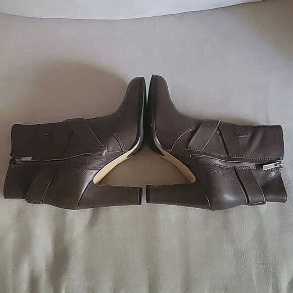 Vince Comuto  Connoly Belted Women's Leather Boots Size US 8M