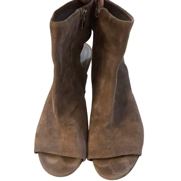 VINCE Fenmore Taupe Brown Suede Peep Toe Ankle Bootie Boot Heels