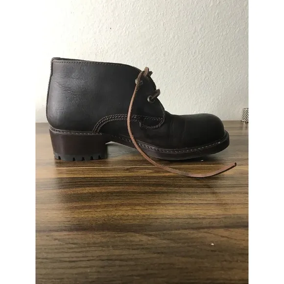 Vintage Authentic COLE HAAN ORIGINAL  Leather Women's Hiker Boots 9 B heavy