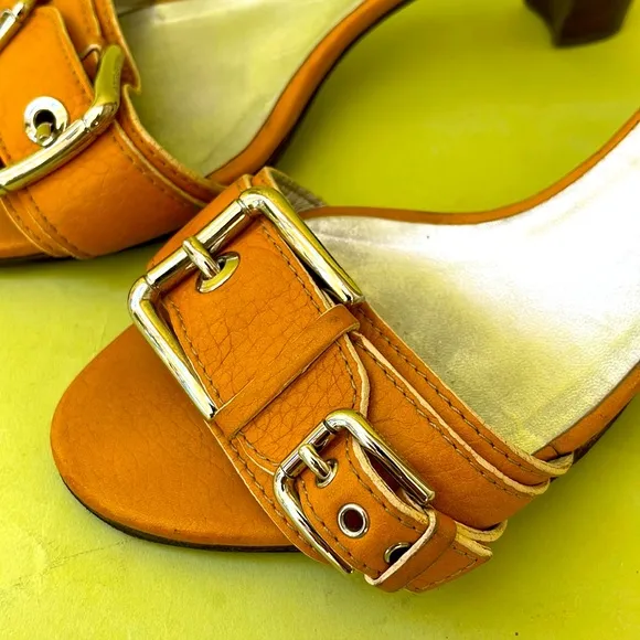 Vintage yellow/orange Dolce &amp; Gabbana pebbled leather shoes
