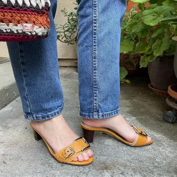Vintage yellow/orange Dolce &amp; Gabbana pebbled leather shoes