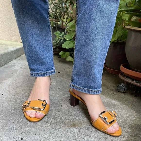 Vintage yellow/orange Dolce &amp; Gabbana pebbled leather shoes