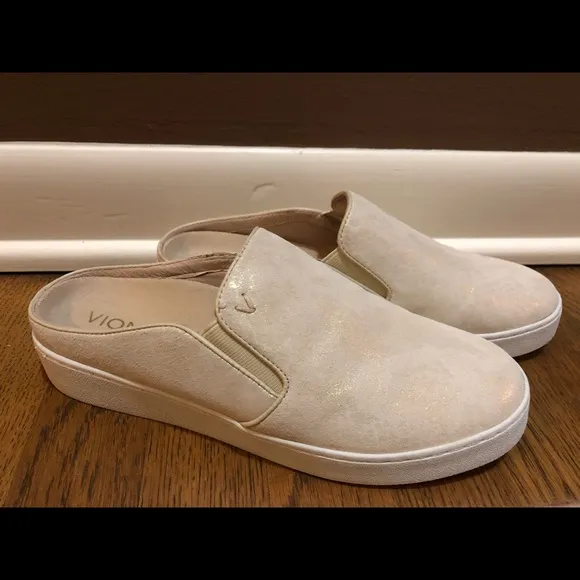Vionic Light Gold Slip-On Shoes Size 7
