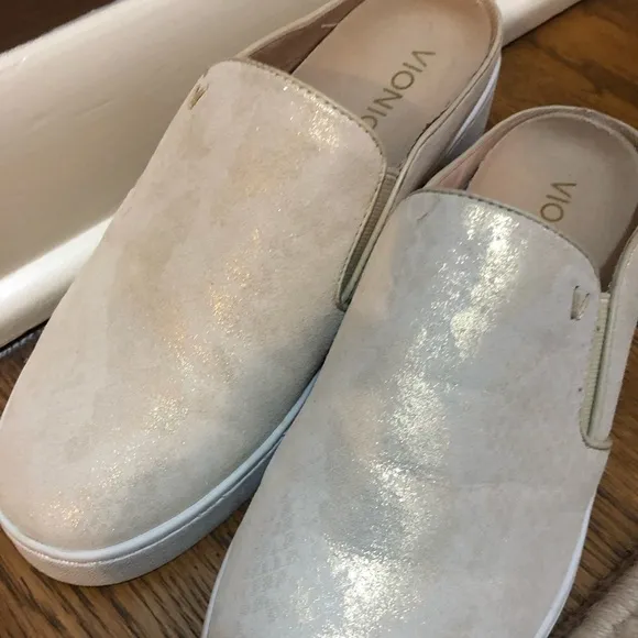 Vionic Light Gold Slip-On Shoes Size 7