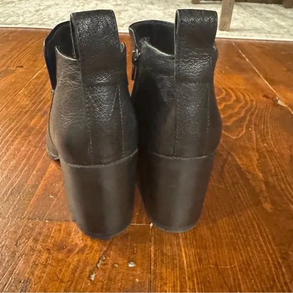 Vionic Lyssa- size 8-  Black Leather Ankle Boots