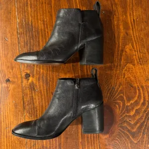 Vionic Lyssa- size 8-  Black Leather Ankle Boots