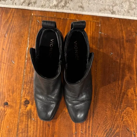 Vionic Lyssa- size 8-  Black Leather Ankle Boots