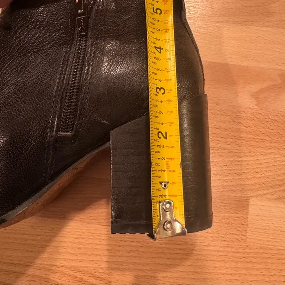 Vionic Lyssa- size 8-  Black Leather Ankle Boots