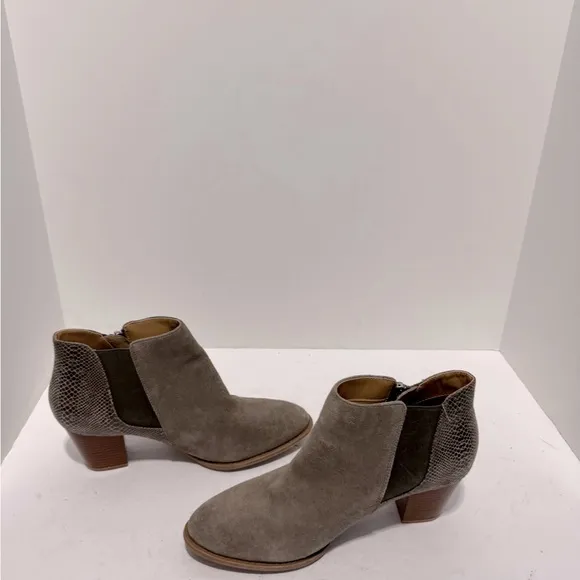 Vionic Women’s Anne Upright Booties Ankle Boots Women's Comfort. Size 9