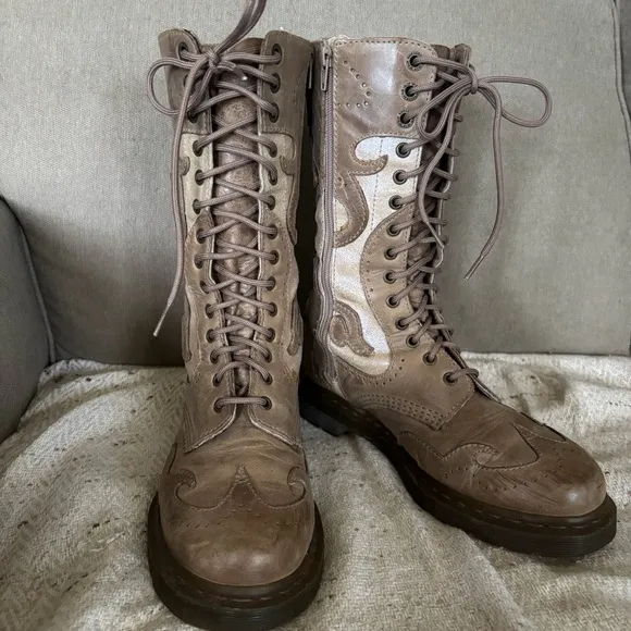 VTG Doc Martens ADINA Rare Scroll 14 Eyelet Lace Up Combat Moto Boots US…