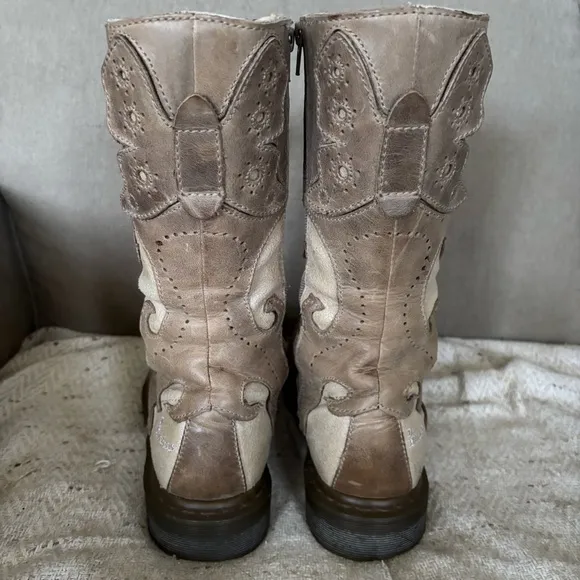 VTG Doc Martens ADINA Rare Scroll 14 Eyelet Lace Up Combat Moto Boots US…