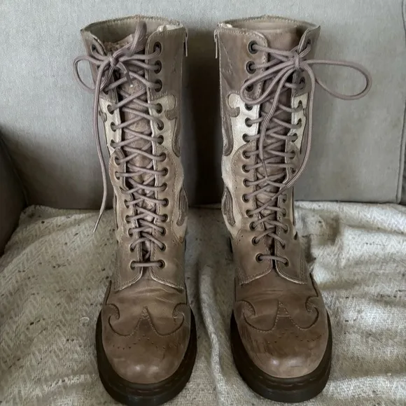 VTG Doc Martens ADINA Rare Scroll 14 Eyelet Lace Up Combat Moto Boots US…