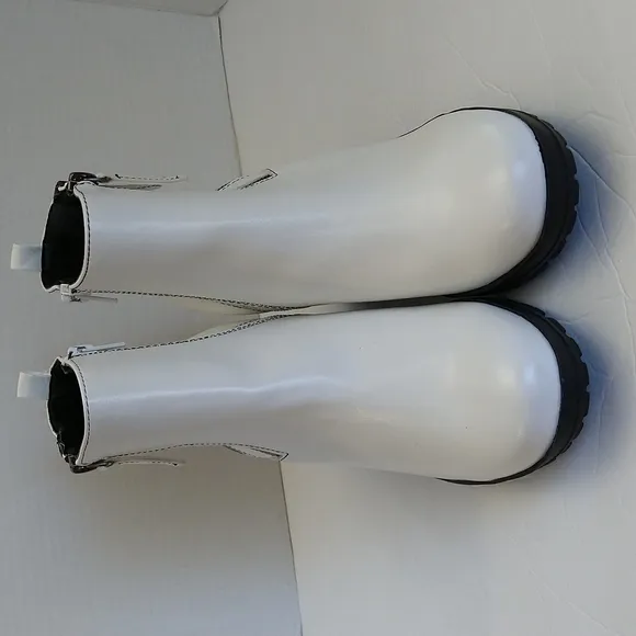 White ankle heel boots size:8.5