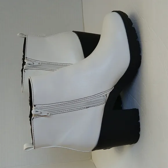 White ankle heel boots size:8.5