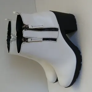 White ankle heel boots size:8.5