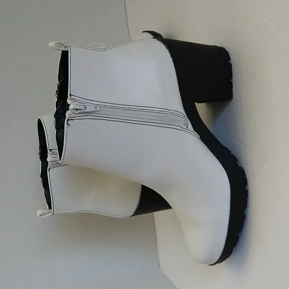 White ankle heel boots size:8.5