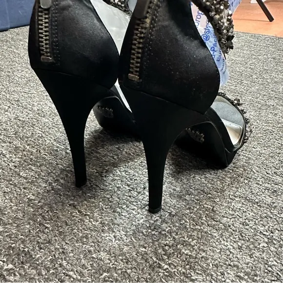 White by Vera Wang Classy Rhinestone Ezra Pump Heels Women’s size 7.5