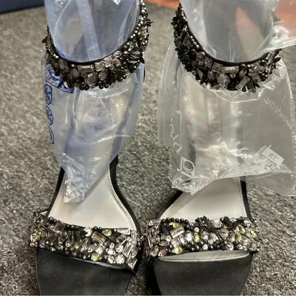 White by Vera Wang Classy Rhinestone Ezra Pump Heels Women’s size 7.5