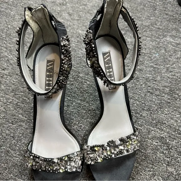 White by Vera Wang Classy Rhinestone Ezra Pump Heels Women’s size 7.5