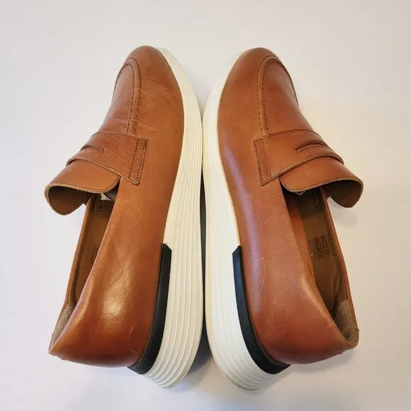 Wolf and Shepherd Leather Crossover Loafer