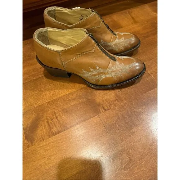 Woman’s new Stetson western shoes leather and leather sole
