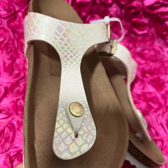 WOMEN'S BIRKENSTOCK GIZEH VEGAN FOOTBED SANDALS