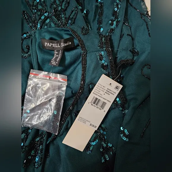 Women's clothing (571)