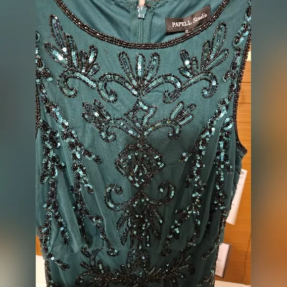Women's clothing (571)