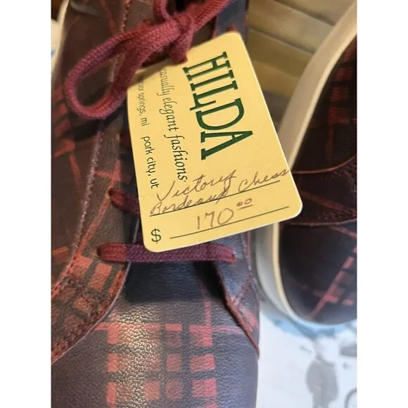 Women's Cloud Footwear Bordeaux Chess Size 38 New In Box (Damaged Box) Plaid Red