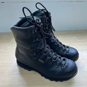 Women’s Kenetrek Mountain Extreme size 10 Medium Non Insulated