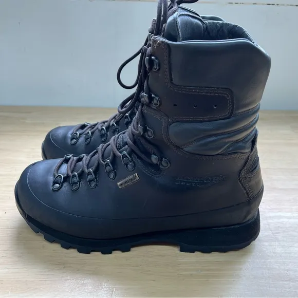 Women’s Kenetrek Mountain Extreme size 10 Medium Non Insulated
